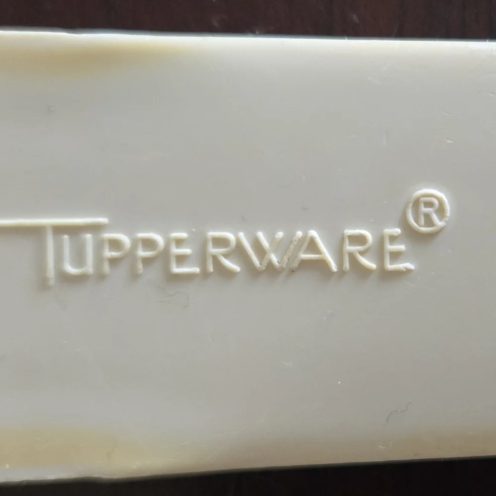 Vintage Tupperware Cream Vut N Serve  Cake and Pie Server.